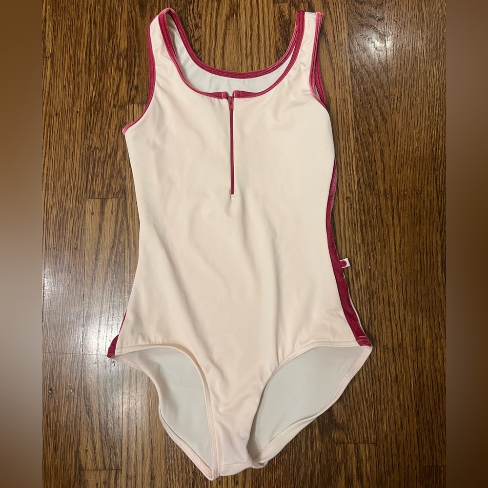 Yumiko Cora leotard